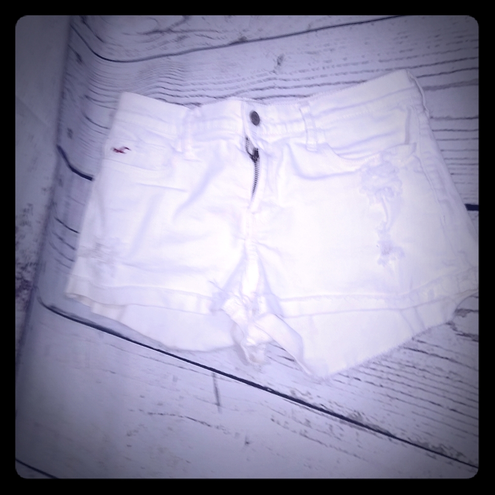 White Hollister shorts